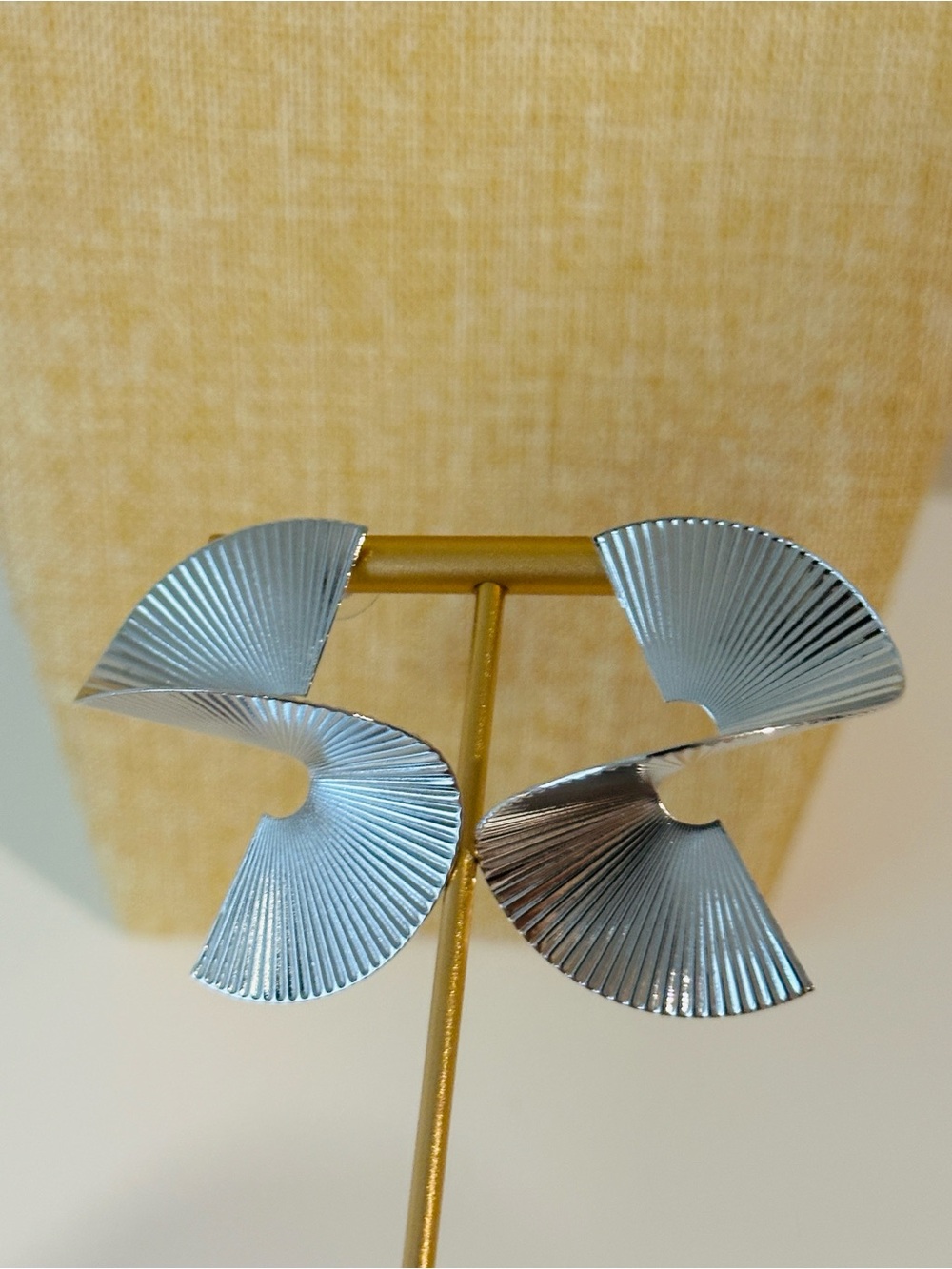 Fashion Jewelry Silver Sculpted Fan Drop Earrings